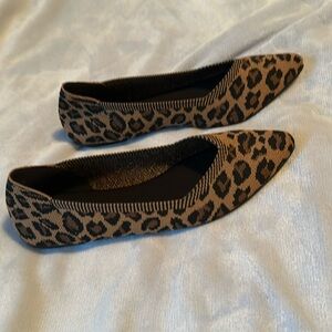 Mia Izzy Flyknit Leopard Print Slip On Pointed Toe Flats